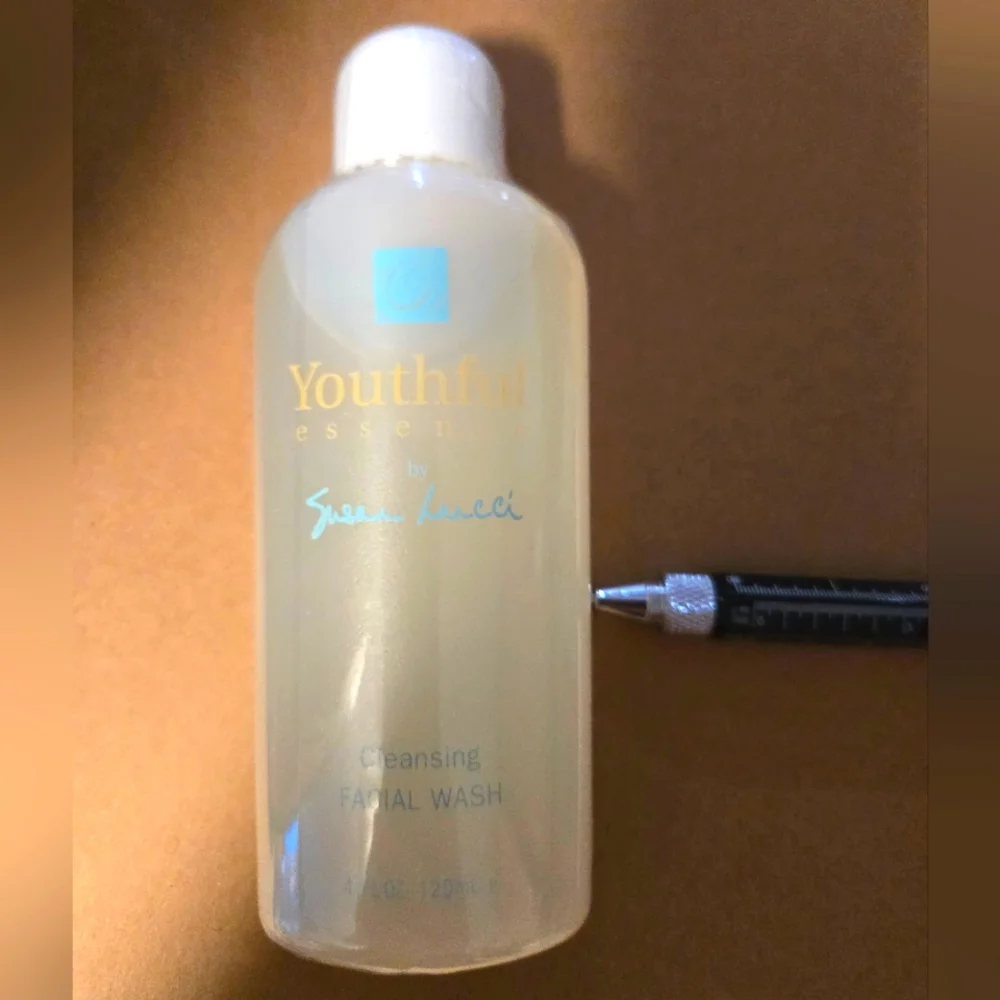 YOUTHFUL ESSENCE SUSAN LUCCI FACIAL WASH